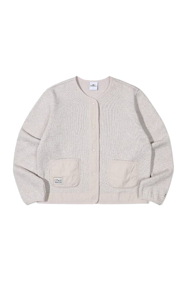 [오닐] 25/FW 여성 루가 넥리스 점퍼 OWJUO8157-515는 가을, 겨울 시즌에 어울리는 여성 점퍼입니다. 베이지 컬러의 무지 디자인으로, 일상과 스포츠 활동 모두에 적합하게 제작되었습니다. 두꺼운 두께감과 부드러운 촉감으로 보온성을 높였으며, 넥리스 디테일이 특징입니다. 레귤러핏에 집업 스타일로 편안하게 착용 가능하며, 출근룩, 여행룩, 캐주얼, 스포티, 미니멀 스타일을 즐겨 입는 고객에게 추천합니다. 긴 소매 기장의 점퍼입니다.
