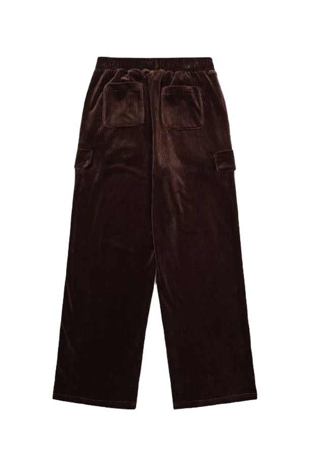 [오닐] 25F/W 여성 로에 코듀로이 와이드 팬츠 OWPTO8154-504는 부드러운 촉감과 드레이프성이 돋보이는 여성용 코듀로이 와이드 팬츠입니다. 가을, 겨울 시즌에 어울리는 중간 두께감으로, 캐주얼한 무드를 연출합니다. 톤 다운된 세피아 컬러와 루즈핏 디자인이 특징이며, 밴딩 허리와 신축성 있는 소재로 편안한 착용감을 제공합니다. 사이드 포켓, 백 포켓, 허리 가짜 포켓 디테일로 실용성을 더했으며, 동네 마실룩, 가을 나들이룩, 겨울 데일리룩 등 다양한 TPO에 활용 가능합니다. 캐주얼, 미니멀, 클래식 스타일을 즐겨 입는 여성분들께 추천합니다.
