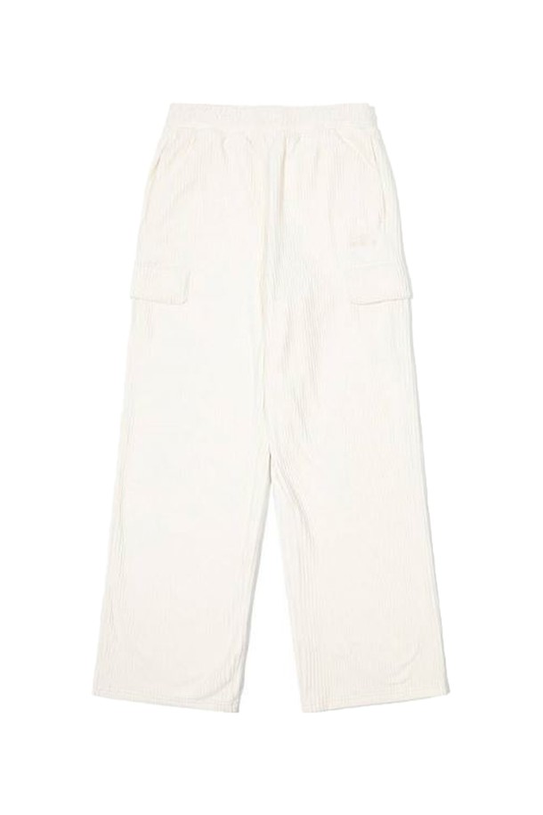 [오닐] 25F/W 여성 로에 코듀로이 와이드 팬츠 OWPTO8154-102는 부드러운 촉감의 코듀로이 소재로 제작되어 가을과 겨울에 따뜻하게 착용할 수 있는 여성용 바지입니다. 캐주얼, 미니멀, 클래식 스타일을 아우르는 디자인으로, 넉넉한 루즈핏과 와이드 핏이 편안함을 선사합니다. 허리 밴딩 처리로 편안함을 더했으며, 사이드 포켓, 백 아웃 포켓, 허벅지 가짜 포켓 디테일이 돋보입니다. 일상복은 물론, 동네 마실룩이나 겨울 데일리룩으로 활용하기 좋으며, 후디와 함께 세련된 스타일을 연출할 수도 있습니다. 아이보리 색상으로 다양한 상의와 매치하기 용이합니다.
