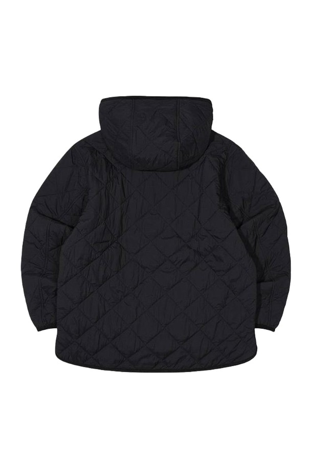 [오닐] 25/FW 여성 오브 써모어 퀼팅 후디 점퍼 OWJPO8101-199는 포근함과 스타일을 동시에 잡은 여성용 후디 점퍼입니다. 가을, 겨울 시즌에 어울리는 두꺼운 두께감과 부드러운 촉감의 나일론 소재로 제작되어 편안한 착용감을 선사합니다. 퀼팅 처리된 디자인은 스포티하면서도 캐주얼한 무드를 연출하며, 레귤러 핏과 긴 소매 기장으로 활동성을 높였습니다. 보온성과 방풍 기능을 갖춰 산책룩과 같은 일상에서의 활동에 적합하며, 집업 스타일로 간편하게 착용할 수 있습니다. 블랙 컬러의 미니멀한 디자인으로 어떤 스타일에도 쉽게 매치할 수 있습니다.
