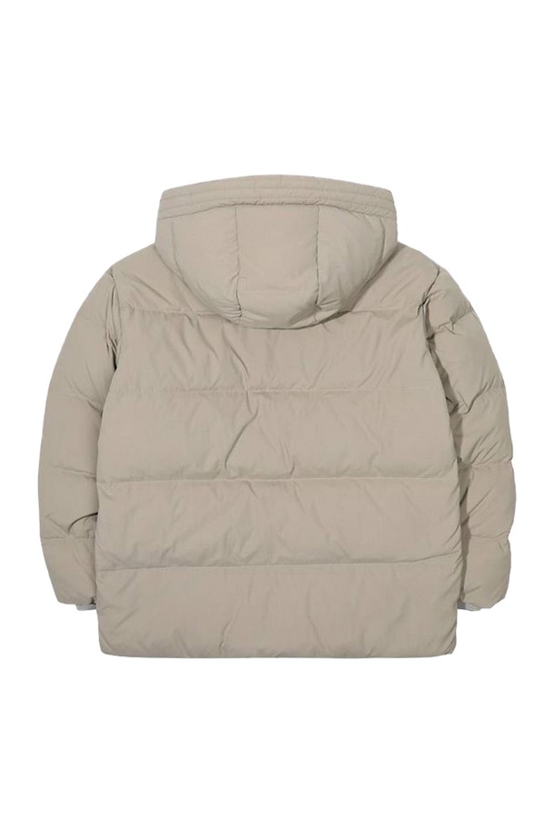 [오닐] 25/FW 여성 세르 덕다운 후디 점퍼 OWDMO8107-508는 일상과 스포츠 활동에 모두 적합한 여성용 덕다운 점퍼입니다. 베이지 컬러에 무지 패턴으로 디자인되어 캐주얼, 스포티, 미니멀 스타일을 연출하기 좋습니다. 두꺼운 두께감과 부드러운 촉감의 덕다운 소재로 제작되어 가을, 겨울철 보온과 방풍 기능에 뛰어납니다. 오버핏 디자인에 집업 여밈 방식, 숏 기장의 후드 점퍼로 산책룩, 캠핑룩 등 다양한 TPO에 활용할 수 있습니다. 긴 소매와 포켓 디테일이 돋보이는 이 점퍼는 편안함과 스타일을 동시에 만족시켜줍니다.
