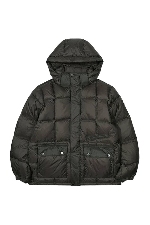 [오닐] 25/FW 남성 호네그 덕다운 후디 점퍼 OMDMO4110-816는 가을과 겨울에 따뜻하게 착용할 수 있는 남성용 덕다운 점퍼입니다. 일상, 스포츠 활동에 적합하며, 스포티, 캐주얼, 미니멀 스타일을 연출할 수 있습니다. 무지 패턴의 블랙 컬러로, 레귤러핏과 레귤러 기장으로 제작되었습니다. 보온성과 방풍 기능을 갖춘 두꺼운 두께감의 후드 타입 점퍼로, 집업 방식과 긴 소매 디자인이 특징입니다. 출근룩으로도 활용하기 좋은 부드러운 촉감의 덕다운 소재 점퍼입니다.
