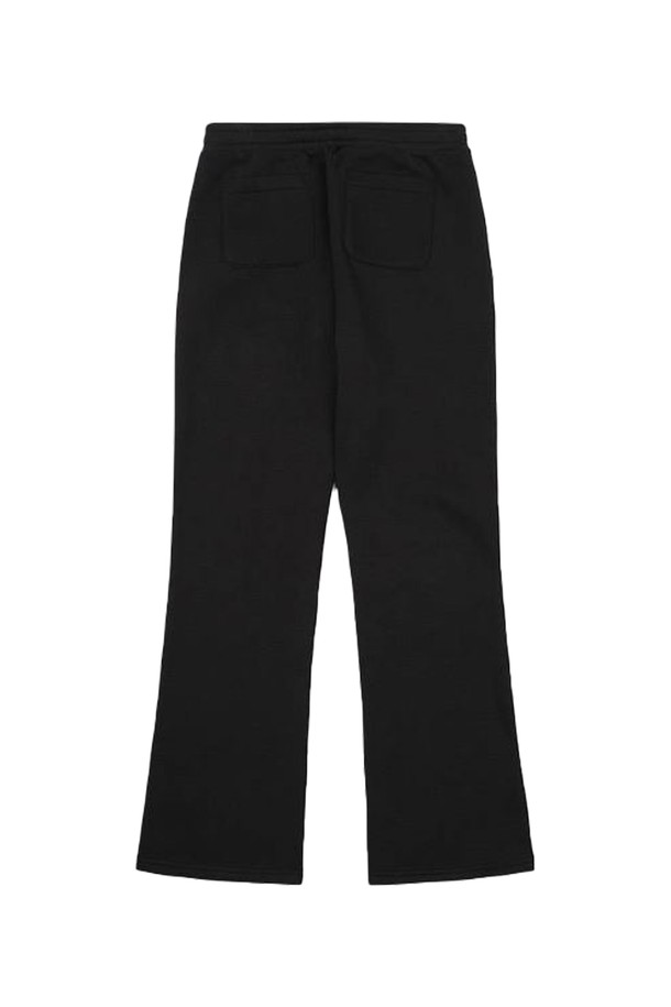 [오닐] 25F/W 여성 비아 스탠다드 팬츠 OWPTO8152-199는 가을, 겨울 시즌에 적합한 여성 스포츠 팬츠입니다. 스포티와 베이직 스타일을 모두 만족시키는 무지 패턴의 긴 기장 바지로, 밴딩 처리된 스탠다드핏 디자인이 특징입니다. 피트니스룩과 러닝룩에 적합하며, 미니멀하고 캐주얼한 스타일 연출에도 용이합니다. 블랙 컬러로 어떤 상의와도 매치하기 쉬우며, 일상복으로도 활용 가능합니다. 25F/W 시즌을 맞아 새롭게 출시된 제품입니다.
