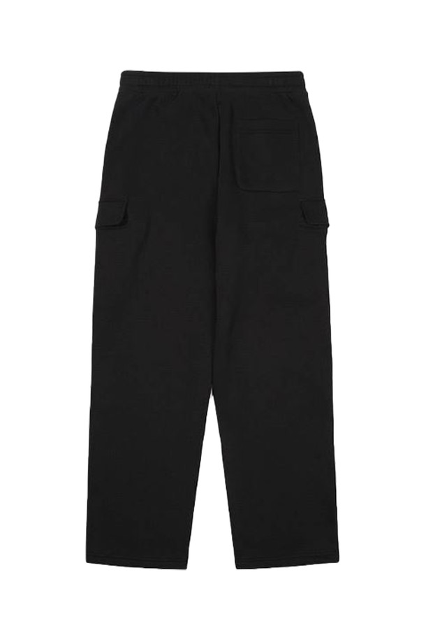 [오닐] 25/FW 남성 코제 루즈 카고 팬츠 OMPTO4153-199는 가을과 겨울 시즌에 적합한 남성용 카고 팬츠입니다. 블랙 컬러에 무지 패턴으로, 캐주얼 및 스포티 스타일을 연출하기 좋습니다. 루즈핏으로 편안한 착용감을 제공하며, 카고 포켓 디테일이 특징입니다. 일상복으로 활용하기 좋은 실용적인 아이템입니다.
