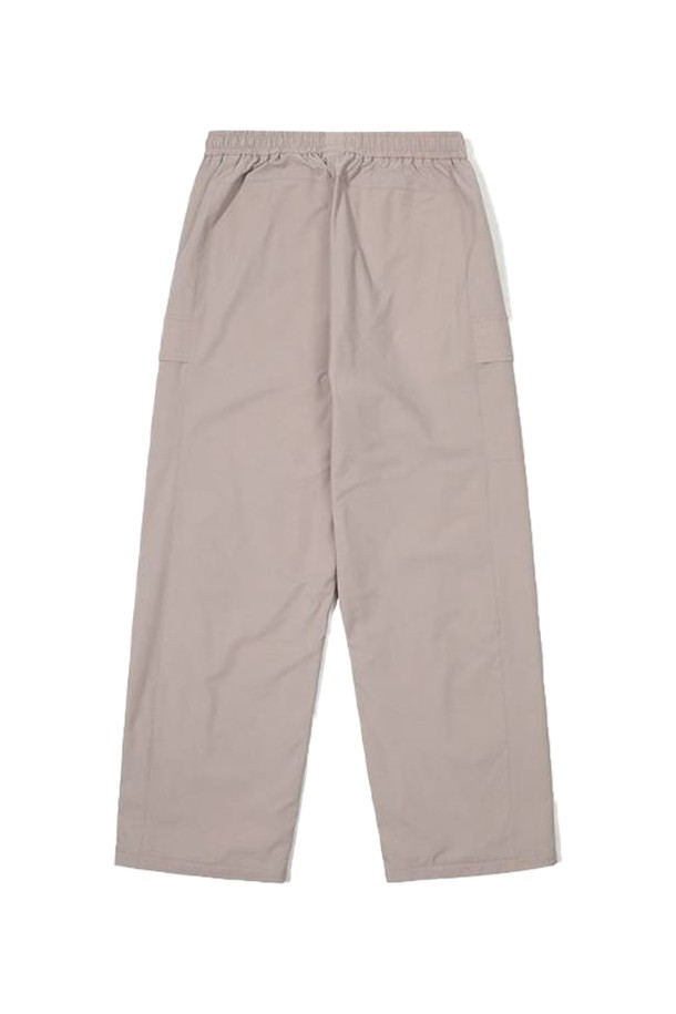 [오닐] 25F/W 여성 엘트 스트레이트 안감 팬츠 OWPTO8110-511은 가을, 겨울 시즌에 어울리는 여성용 스트레이트 핏 긴 바지입니다. 베이지 색상의 무지 디자인으로, 캐주얼 및 스포티 스타일을 연출하기 좋습니다. 안감 기모 처리로 보온성을 높였으며, 밴딩 허리 디자인으로 편안한 착용감을 제공합니다. 일상, 스포츠 활동은 물론 출근룩으로도 활용 가능한 실용적인 아이템입니다. 25F/W 시즌을 맞아 선보이는 제품입니다.
