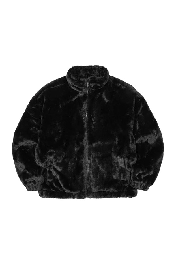 [오닐] 25/FW 여성 FWC'Cruz 인조 퍼 플리스 점퍼 OWJUOI301-199는 부드러운 촉감의 인조 퍼 플리스 소재로 제작된 여성 플리스 점퍼입니다. 가을과 겨울에 따뜻하게 착용할 수 있으며, 일상 및 스포츠 활동에 적합합니다. 레귤러핏에 무지 패턴, 긴 소매, 집업 여밈 방식으로 디자인되었으며, 보온성을 높였습니다. 스포티하면서도 캐주얼한 스타일로, 산책룩이나 캠핑룩에 활용하기 좋습니다. 미니멀한 디자인으로 다양한 스타일 연출이 가능합니다.
