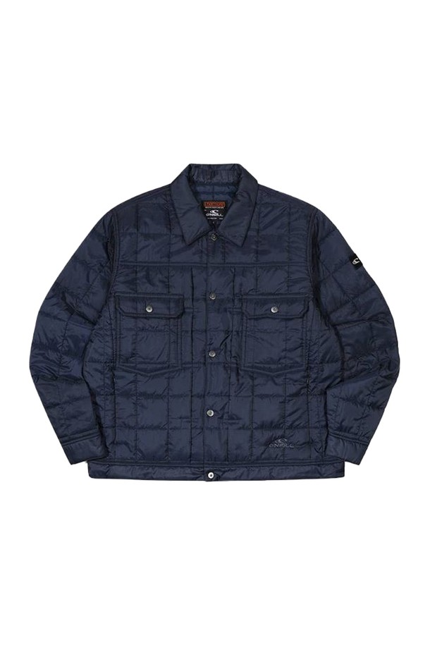 [오닐] 25/FW 남성 카펠 써모어 퀼팅 셔츠 점퍼 OMJPO4102-925는 가을, 겨울 시즌에 적합한 남성용 셔츠 점퍼입니다. 네이비 색상의 무지 디자인으로, 캐주얼 및 스포티 스타일을 연출하기 좋습니다. 부드러운 촉감의 나일론 소재와 레귤러핏으로 편안한 착용감을 제공하며, 긴 소매와 두꺼운 두께, 퀼팅 코트 타입으로 보온성을 높였습니다. 스냅 여밈 방식이며, 일상 및 스포츠 활동, 출근룩, 캠핑룩 등 다양한 TPO에 활용 가능합니다. 미니멀한 스타일을 선호하는 남성에게 추천합니다.
