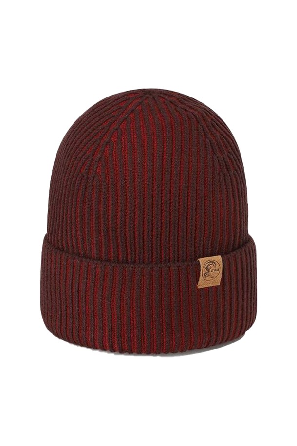 [오닐] 25/FW 공용 O'RIGINALS 비니 OUACOI313-505는 가을, 겨울 시즌에 착용하기 좋은 모자입니다. 부드러운 니트 소재로 제작되어 깊은 깊이감과 포근한 착용감을 선사합니다. 버건디 컬러의 무지 디자인에 로고 장식이 더해져 캐주얼, 미니멀, 클래식 스타일 모두 소화 가능합니다. 특히 출근룩이나 연말 모임룩에 포인트 아이템으로 활용하기 좋습니다. 리브 디테일로 디자인의 완성도를 높였습니다.
