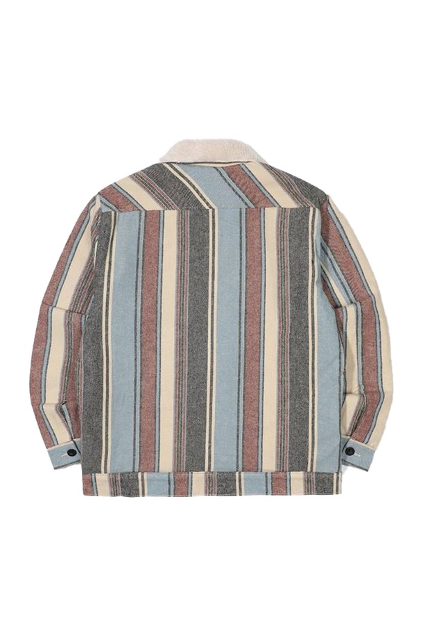 [오닐] 25/FW 남성 O'RIGINALS 기모 안감 플리스 재킷 OMJUOI316-920은 가을과 겨울 시즌, 일상과 스포츠 활동에 모두 적합한 남성용 플리스 재킷입니다. 캐주얼, 스포티, 미니멀한 스타일을 아우르며 산책이나 캠핑 시 편안하게 착용할 수 있습니다. 부드러운 촉감의 플리스 소재에 기모 안감을 더해 보온성을 높였으며, 레귤러 핏의 긴 소매 집업 스타일로 제작되었습니다. 블루, 그레이, 베이지 색상의 스트라이프 패턴으로 디자인되어 다양한 스타일 연출이 가능합니다. 두꺼운 두께감으로 추운 날씨에도 따뜻하게 몸을 보호해 줍니다.
