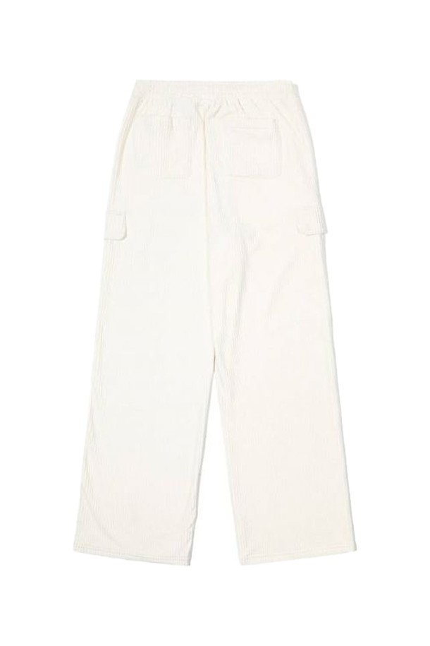 [오닐] 25F/W 여성 로에 코듀로이 와이드 팬츠 OWPTO8154-102는 부드러운 촉감의 코듀로이 소재로 제작되어 가을과 겨울에 따뜻하게 착용할 수 있는 여성용 바지입니다. 캐주얼, 미니멀, 클래식 스타일을 아우르는 디자인으로, 넉넉한 루즈핏과 와이드 핏이 편안함을 선사합니다. 허리 밴딩 처리로 편안함을 더했으며, 사이드 포켓, 백 아웃 포켓, 허벅지 가짜 포켓 디테일이 돋보입니다. 일상복은 물론, 동네 마실룩이나 겨울 데일리룩으로 활용하기 좋으며, 후디와 함께 세련된 스타일을 연출할 수도 있습니다. 아이보리 색상으로 다양한 상의와 매치하기 용이합니다.
