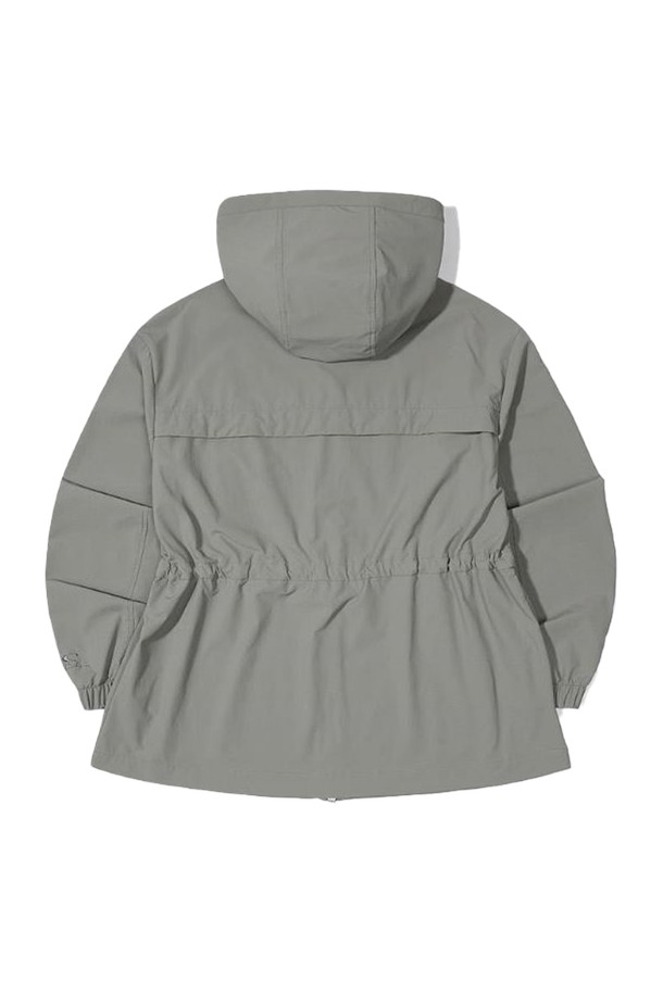 [오닐] 25/FW 여성 문 후디 점퍼 OWJUO7101-812는 가을과 겨울에 착용하기 좋은 여성 후디 점퍼입니다. 캐주얼, 스포티, 미니멀 스타일을 모두 아우르는 디자인으로, 일상과 스포츠 활동 시 모두 활용 가능합니다. 부드러운 촉감과 두꺼운 두께로 보온성을 높였으며, 루즈핏과 긴소매, 후드와 스탠드 칼라 디자인이 특징입니다. 집업 방식으로 간편하게 착용할 수 있으며, 산책룩에 잘 어울리는 제품입니다. 색상은 그레이이며, 무지 패턴으로 다양한 스타일에 매치하기 용이합니다.
