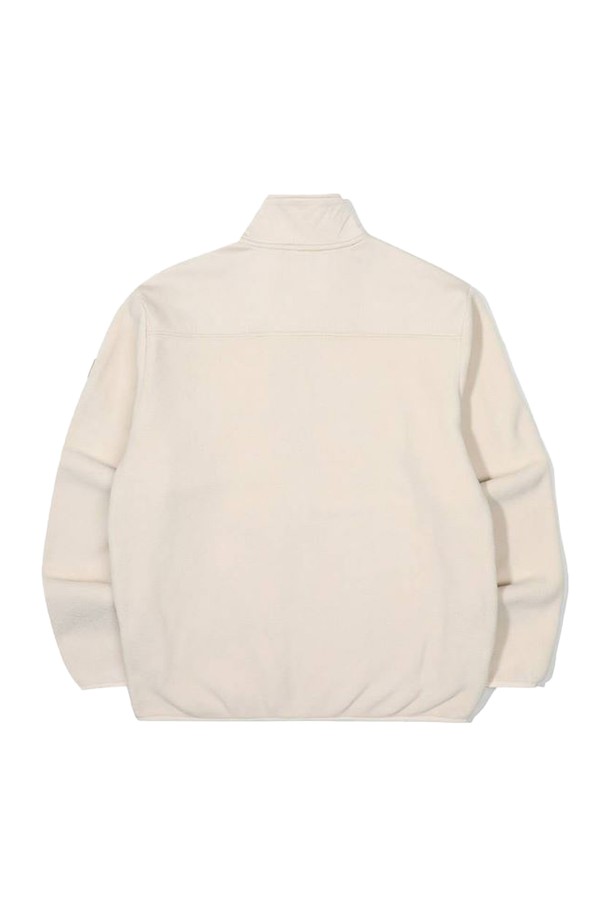 [오닐] 25/FW 남성 제네 스탠넥 점퍼 OMJUO4157-102는 가을과 겨울에 남성분들이 착용하기 좋은 아우터입니다. 스포티함과 캐주얼함을 동시에 느낄 수 있는 디자인으로, 일상 및 스포츠 활동 모두에 적합합니다. 두꺼운 두께감과 긴 소매 기장으로 따뜻함을 제공하며, 레귤러핏의 편안한 착용감을 선사합니다. 집업 스타일의 스탠넥 점퍼로, 출근룩과 캠핑룩 등 다양한 TPO에 활용 가능하며 미니멀한 스타일 연출에도 용이합니다. 화이트 색상의 무지 디자인으로 어떤 스타일에도 쉽게 매치할 수 있습니다.
