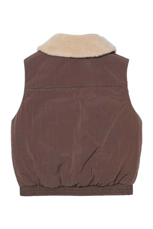 [오닐] 25/FW 여성 린느 써모어 베스트 OWVPO8104-504는 부드러운 촉감의 나일론 소재로 제작된 여성용 패딩 베스트입니다. 가을과 겨울에 따뜻하게 착용할 수 있도록 두꺼운 두께감과 보온 및 방풍 기능을 갖춘 것이 특징입니다. 브라운 컬러의 무지 디자인으로, 캐주얼 및 스포티, 미니멀 스타일을 모두 소화할 수 있습니다. 민소매 디자인과 집업 여밈 방식으로 편안하게 착용 가능하며, 퍼 카라와 퍼 안감이 적용되어 포근함을 더합니다. 산책룩, 캠핑룩 등 다양한 TPO에 활용하기 좋은 아이템입니다.
