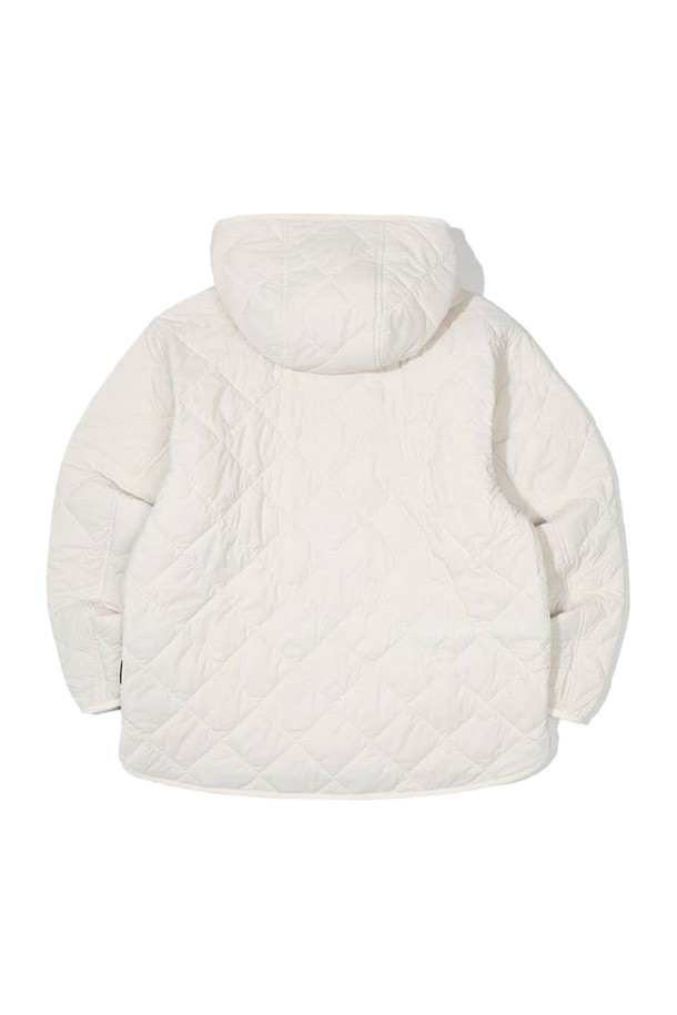 [오닐] 25/FW 여성 오브 써모어 퀼팅 후디 점퍼 OWJPO8101-102는 부드러운 촉감과 두꺼운 두께로 뛰어난 보온성을 제공하는 여성용 후디 점퍼입니다. 일상생활은 물론 스포츠 활동 시에도 활용하기 좋으며, 가을과 겨울에 따뜻하게 착용할 수 있습니다. 캐주얼, 스포티, 미니멀 스타일을 모두 소화할 수 있는 디자인으로, 산책룩이나 캠핑룩에 매치하기 좋습니다. 화이트 컬러의 무지 패턴 퀼팅 스타일로 다양한 스타일 연출이 가능합니다. 레귤러핏의 긴소매 집업 스타일로 편안하게 착용할 수 있습니다.
