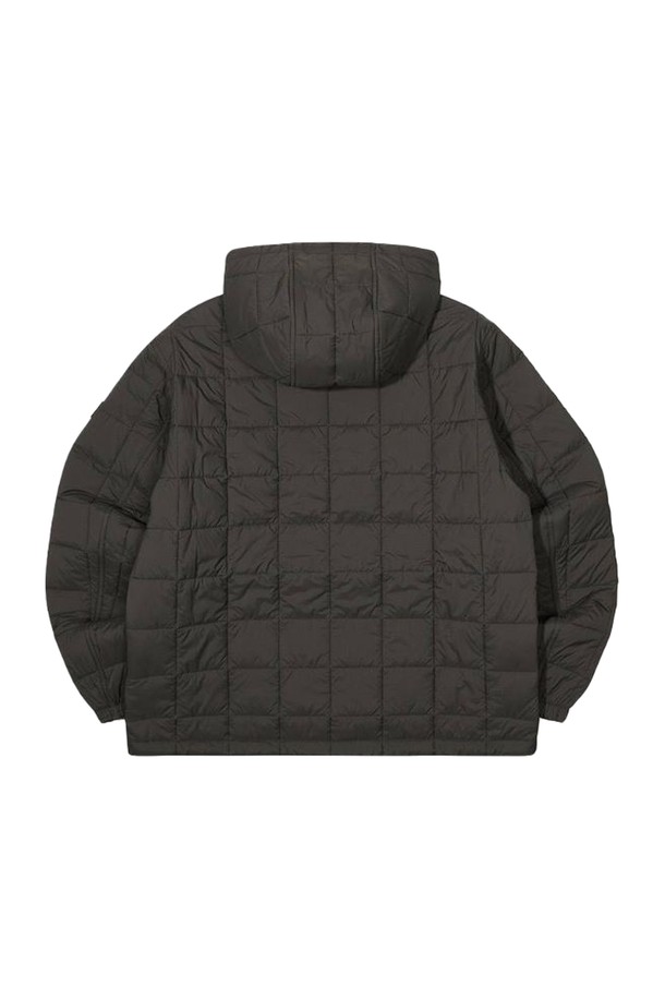 [오닐] 25/FW 남성 빈터 써모어 퀼팅 후디 점퍼 OMJPO4103-821은 캐주얼, 스포티, 미니멀 스타일을 추구하는 남성을 위한 아우터입니다. 다크 카키 색상의 이 점퍼는 가을과 겨울에 적합하며, 퀼팅 패턴과 레귤러핏 디자인으로 편안한 착용감을 제공합니다. 나일론 소재와 두꺼운 두께로 보온성을 높였으며, 집업 여밈 방식과 긴 소매, 후드, 방풍 기능을 갖춰 실용성을 더했습니다. 밑단 스트링과 안감 처리로 디테일을 살린 점퍼로, 일상생활에서 스타일리시하게 연출할 수 있습니다.
