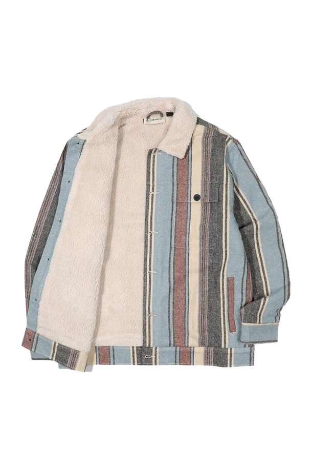 [오닐] 25/FW 남성 O'RIGINALS 기모 안감 플리스 재킷 OMJUOI316-920은 가을과 겨울 시즌, 일상과 스포츠 활동에 모두 적합한 남성용 플리스 재킷입니다. 캐주얼, 스포티, 미니멀한 스타일을 아우르며 산책이나 캠핑 시 편안하게 착용할 수 있습니다. 부드러운 촉감의 플리스 소재에 기모 안감을 더해 보온성을 높였으며, 레귤러 핏의 긴 소매 집업 스타일로 제작되었습니다. 블루, 그레이, 베이지 색상의 스트라이프 패턴으로 디자인되어 다양한 스타일 연출이 가능합니다. 두꺼운 두께감으로 추운 날씨에도 따뜻하게 몸을 보호해 줍니다.
