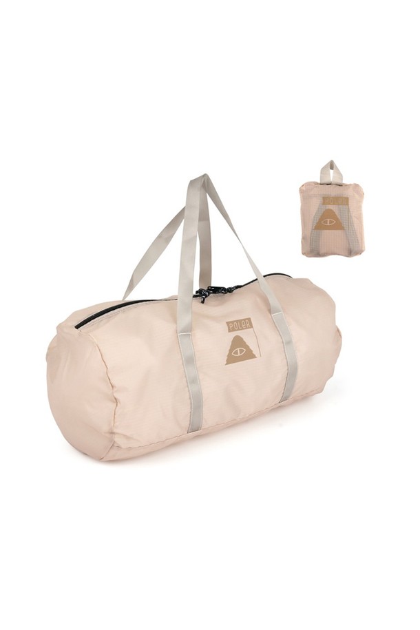 스터프에이블 더플백 SANDSHELL은 23L 용량의 라지 사이즈 더플백입니다. 샌드쉘 컬러의 나일론 소재로 제작되었으며, 무지 패턴의 원통형 디자인이 특징입니다. 접이식 기능과 경량성을 갖춰 여행, 캠핑, 일상생활에서 유용하게 사용할 수 있으며, 내부 포켓에 수납 가능한 지퍼형 잠금방식의 가방입니다.
