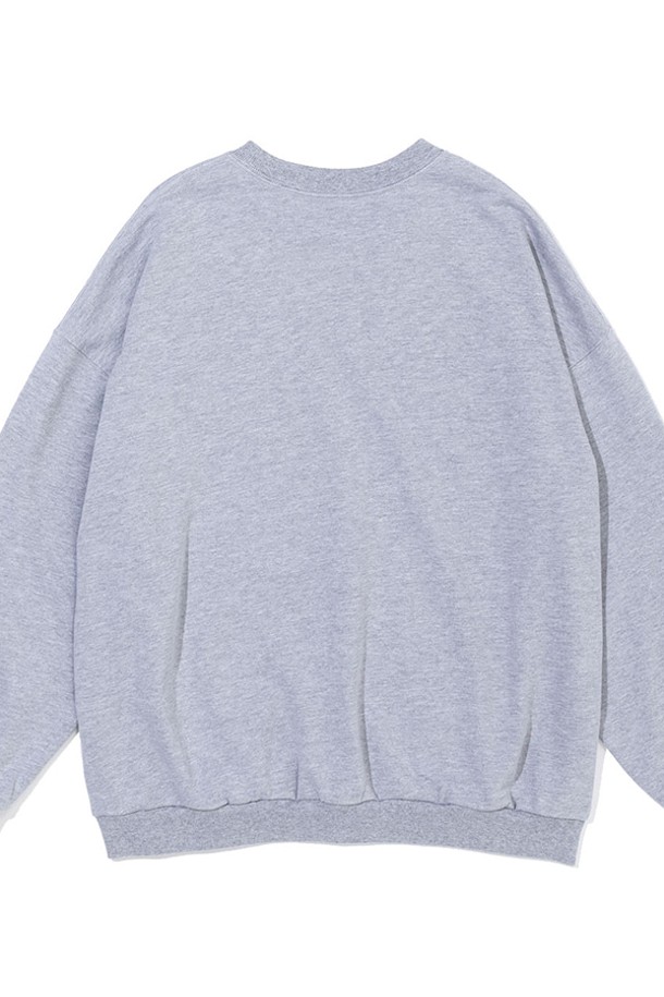 캥거루 포켓이 특징인 헤더 그레이 컬러의 공용 맨투맨/스웨트셔츠입니다. 면과 폴리에스테르 혼방 소재로 제작되었으며, 두께감이 있어 봄, 가을, 겨울철 일상 및 캠핑 활동에 적합합니다. 캐주얼하고 스포티한 무드를 연출할 수 있는 레귤러 핏의 긴소매 라운드넥 상의입니다.
