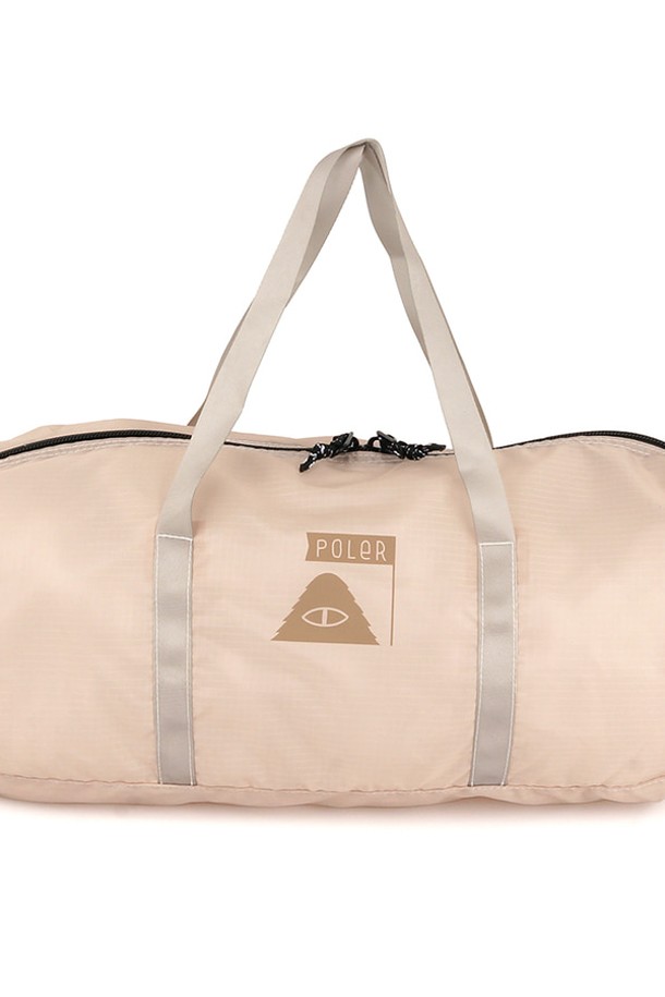 스터프에이블 더플백 SANDSHELL은 23L 용량의 라지 사이즈 더플백입니다. 샌드쉘 컬러의 나일론 소재로 제작되었으며, 무지 패턴의 원통형 디자인이 특징입니다. 접이식 기능과 경량성을 갖춰 여행, 캠핑, 일상생활에서 유용하게 사용할 수 있으며, 내부 포켓에 수납 가능한 지퍼형 잠금방식의 가방입니다.
