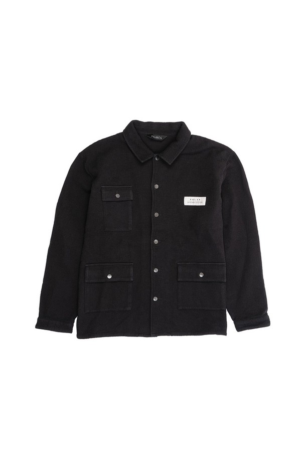 크래처 코트 BLACK는 남성용 아우터 코트로, 가을과 겨울에 캠핑룩과 겨울 데일리룩을 모두 아우르는 활용성을 자랑합니다. 차분한 블랙 컬러에 무지 디자인으로 어떤 스타일에도 쉽게 매치할 수 있으며, 레귤러핏과 레귤러 기장으로 편안한 착용감을 선사합니다. 면 소재로 제작되어 부드러운 촉감을 제공하며, 버튼 여밈 방식과 긴소매 디자인으로 워크코트 스타일을 완성했습니다. 멀티 포켓 디테일이 실용성을 더해 캐주얼, 클래식, 미니멀 무드를 즐기는 남성들에게 적합합니다.
