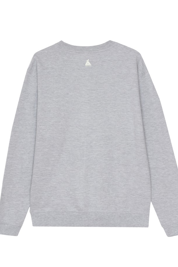 스테이플 X 폴러스터프 콜라보 한정판 '피전' 레인보우 크루 그레이 헤더 맨투맨입니다. 뉴욕을 상징하는 비둘기(피전) 로고와 레인보우 디자인이 특징으로, 스테이플과 폴러스터프의 협업으로 탄생했습니다. 남녀 모두 착용 가능하며, 봄, 가을, 겨울 계절에 활용하기 좋습니다. 부드러운 면 소재로 제작되어 편안한 착용감을 선사하며, 캐주얼, 스트리트 스타일을 연출하기에 용이합니다. 레귤러핏에 라운드넥, 긴소매 디자인으로, 두꺼운 두께감으로 따뜻함을 더했습니다.
