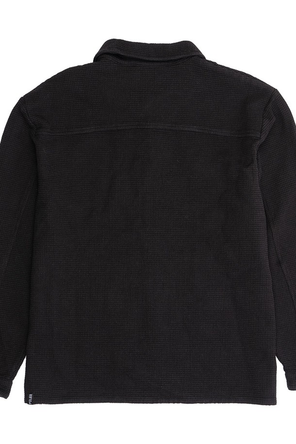 크래처 코트 BLACK는 남성용 아우터 코트로, 가을과 겨울에 캠핑룩과 겨울 데일리룩을 모두 아우르는 활용성을 자랑합니다. 차분한 블랙 컬러에 무지 디자인으로 어떤 스타일에도 쉽게 매치할 수 있으며, 레귤러핏과 레귤러 기장으로 편안한 착용감을 선사합니다. 면 소재로 제작되어 부드러운 촉감을 제공하며, 버튼 여밈 방식과 긴소매 디자인으로 워크코트 스타일을 완성했습니다. 멀티 포켓 디테일이 실용성을 더해 캐주얼, 클래식, 미니멀 무드를 즐기는 남성들에게 적합합니다.
