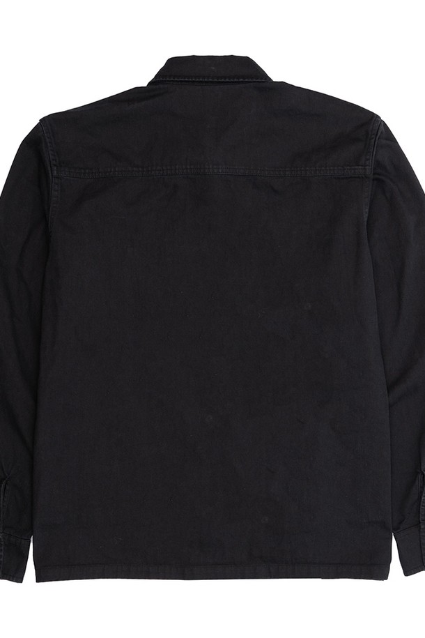 토피노 재킷 BLACK은 셔츠와 재킷의 하이브리드 디자인으로, 캠핑룩과 일상, 캐주얼과 미니멀 스타일을 모두 소화할 수 있는 활용도 높은 아우터입니다. 무지 패턴의 블랙 컬러 면 소재로 제작되어 사계절 내내 편안하게 착용할 수 있으며, 레귤러 기장의 셔켓 디자인이 특징입니다. 버튼 여밈 방식과 긴 소매 기장으로, 다양한 스타일 연출이 가능합니다. 

