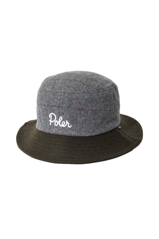 트위드 소재의 버킷 햇 GRAY입니다. 캐주얼, 클래식, 미니멀 스타일을 즐겨 입는 분들께 추천합니다. 봄, 가을에 착용하기 좋으며, 중간 두께감으로 부드러운 촉감을 선사합니다. 챙이 있어 자외선 차단 기능까지 갖춘 실용적인 아이템으로, 산책룩에 매치하여 편안하면서도 스타일리시한 연출을 완성해보세요. 모자 전면에 로고 디자인이 돋보이는 모자입니다.
