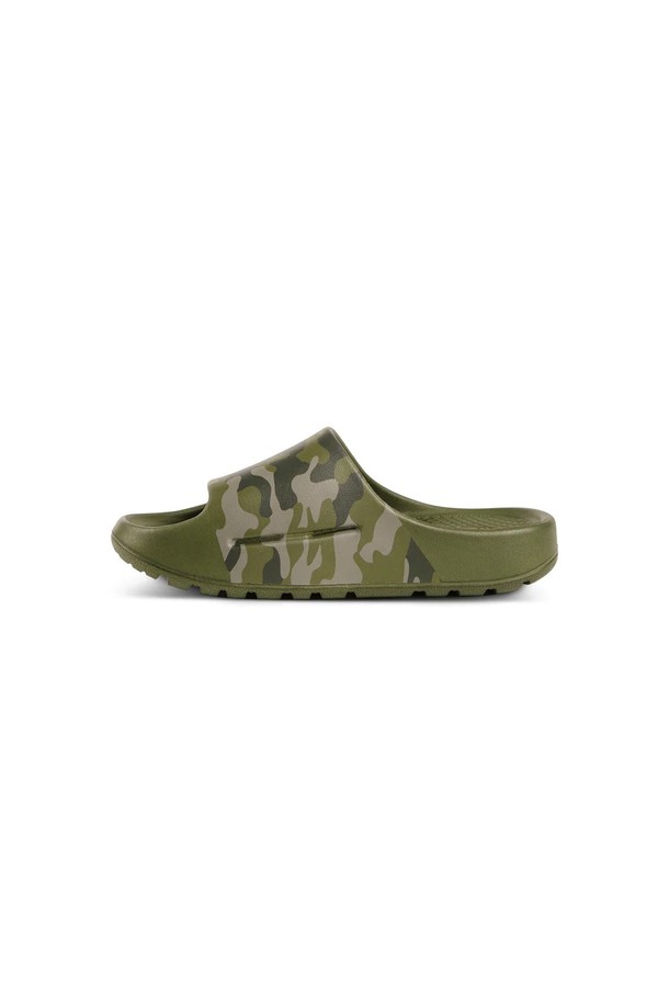 클라우드9 슬라이드 OLIVE CAMO (올리브 카모)는 편안함과 스타일을 모두 갖춘 슬라이드입니다. 남녀 공용으로, 봄, 여름 시즌에 여행룩, 휴가룩, 리조트룩과 같은 TPO에 맞춰 캐주얼, 미니멀, 리조트 스타일을 연출하기 좋습니다. 라운드 앞코 디자인에 3cm 굽높이의 플랫 형태이며, EVA폼과 비건 소재를 사용하여 제작되었습니다. 올리브와 카모 컬러의 조화가 돋보이는 와플 무늬 슬라이드로, 오픈형 디자인으로 편하게 착용할 수 있습니다. 초경량, 충격 흡수, 미끄럼 방지, 압력 분산, 아치 서포트 기능과 경량, 통기, 친환경 기능까지 갖춰 쾌적한 착용감을 선사합니다.
