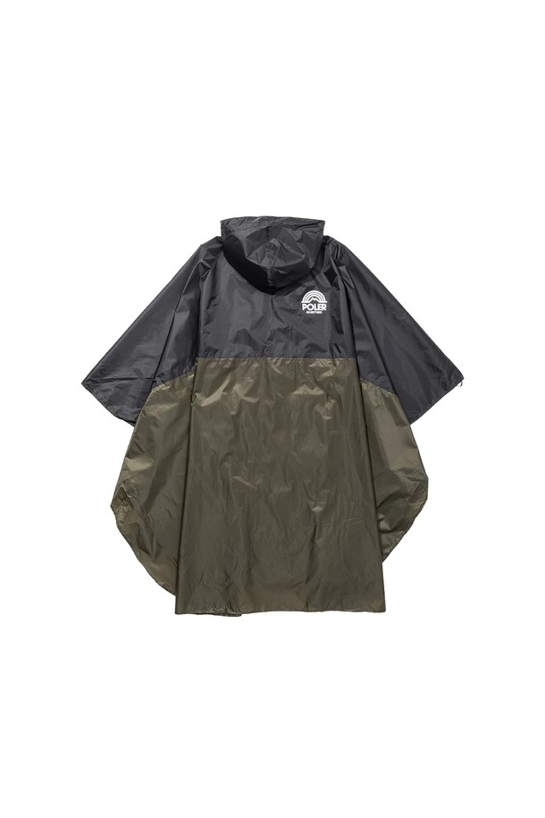 올리브 색상의 레인 판초입니다. 얇고 뻣뻣한 나일론 소재로 제작되어 방수, 생활 방수 및 통기 기능을 제공합니다. 루즈핏 롱 기장의 반소매 디자인으로, 캠핑, 하이킹, 일상에서 캐주얼하고 스포티하게 착용할 수 있습니다. 무지 스타일의 오픈형 판초로, 봄, 여름, 가을 계절에 활용하기 좋습니다. 휴대성이 용이하여 언제 어디서든 간편하게 사용할 수 있습니다.
