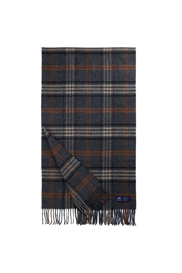 메리노울 숄 머플러 50cm - 트루맨 차콜 브릭은 부드러운 메리노울 소재로 제작되어 가을, 겨울철 따뜻함을 선사하는 머플러입니다. 얇은 두께감과 50cm 너비로 다양한 스타일 연출이 가능하며, 숄 스타일 디자인으로 우아함을 더했습니다. 차콜과 브릭 컬러의 조화로운 체크 패턴은 클래식하면서도 세련된 분위기를 연출하며, 프린지 디테일이 돋보입니다. 출근룩이나 모임룩에 포인트 아이템으로 활용하여 미니멀, 캐주얼 스타일 모두 소화할 수 있습니다.
