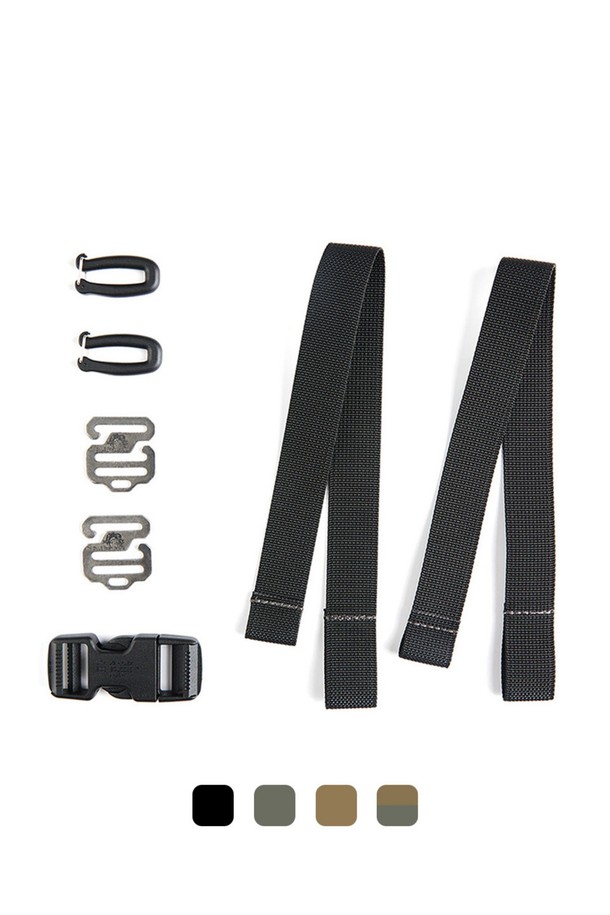 **IMBS 액세서리 팩 - 블랙**은 아웃도어 활동과 일상생활 모두에 적합한 남녀 공용 액세서리 팩입니다. 튼튼한 1050D 발리스틱 나일론 외부와 420D 발리스틱 나일론 내부 소재를 사용하여 방수 및 생활 방수 기능을 제공하며, 무지 디자인에 버클과 지퍼형 잠금 방식으로 안전하게 소지품을 보호합니다. 모듈형 시스템과 확장 가능한 수납공간으로 커스터마이징이 가능하며, YKK 지퍼, 군사용 사양 버튼, Duraflex 버클 등 고품질 부자재를 사용하여 내구성을 높였습니다. 미니멀, 고프코어, 캐주얼 스타일의 *여행룩*에 잘 어울리는 블랙 색상의 액세서리 팩입니다.
