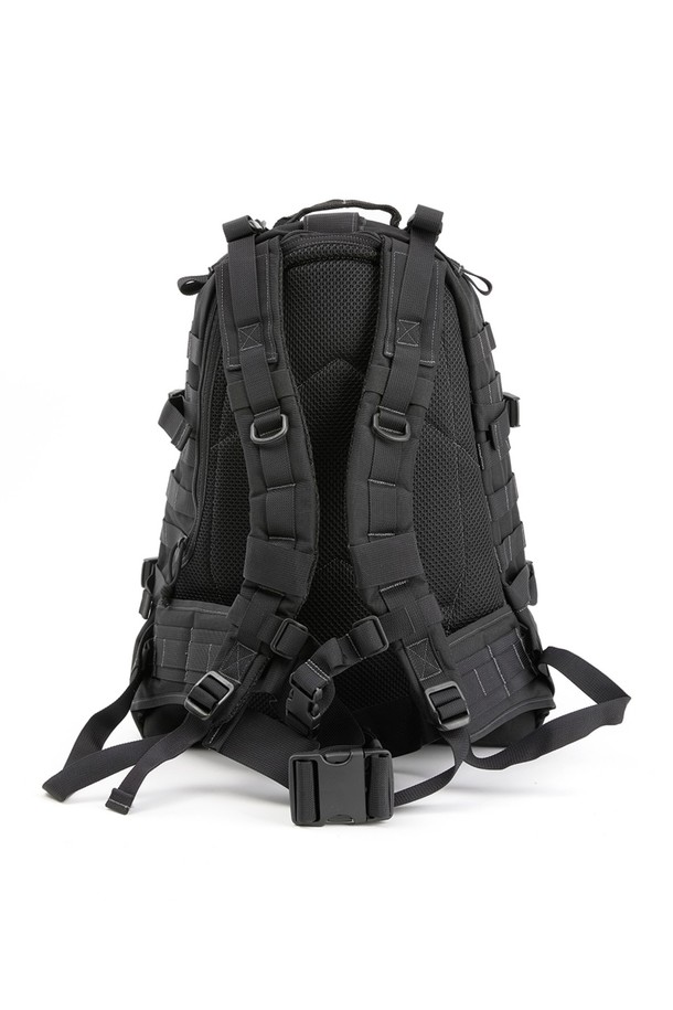 견고한 나일론 소재의 벌쳐2 3Day 백팩 - 블랙은 밀리터리 및 스포티한 스타일을 자랑합니다. 3중 레이어 구조에 방수, 생활 방수 기능을 갖춰 여행, 일상, 하이킹, 백패킹 등 다양한 용도로 활용 가능하며, MOLLE 시스템, 압축 스트랩, 다수 수납공간, 어드민 패널, 하이드레이션 슬리브 등 실용적인 기능들을 제공합니다. 넉넉한 라지 사이즈에 지퍼형 및 벨크로형 잠금 방식, 배낭끈 패딩과 허리벨트를 갖춘 사각형 디자인 백팩입니다.
