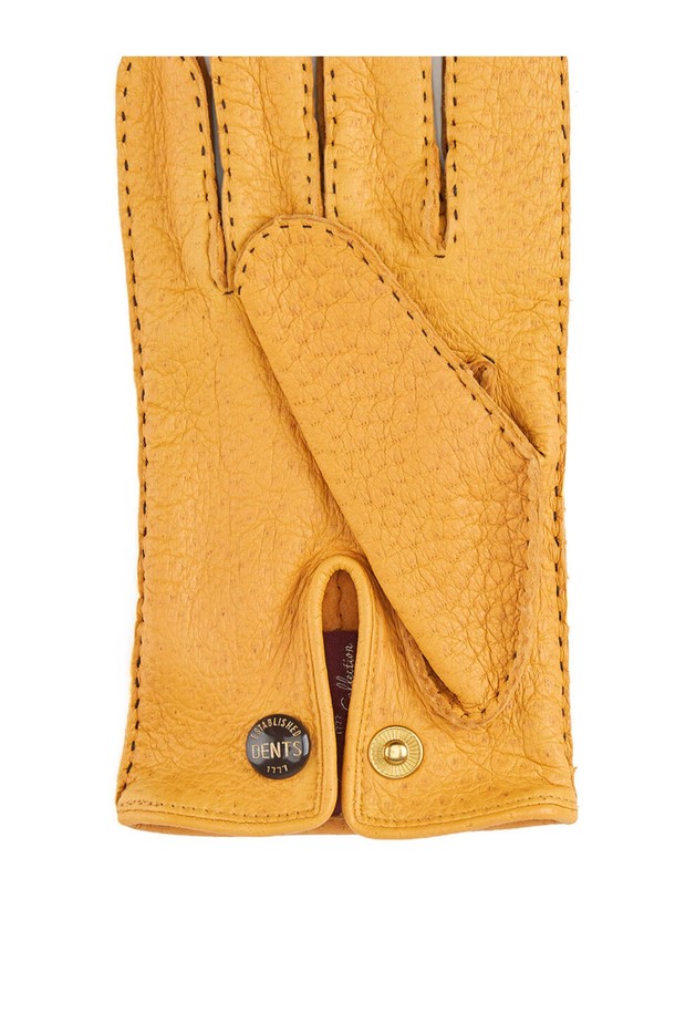 남성용 코르크 색상 클리프턴 페커리 장갑은 부드러운 풀그레인 페커리 가죽으로 제작되어 뛰어난 내구성과 밀착감을 제공합니다. 안감 없는 언라인드 방식으로 제작되었으며, 3줄 장식 스티치와 포크스 패턴, 손바느질 봉제, 푸르세트, 키스톤 봉제 등의 디자인 장식이 돋보입니다. 32가지 공정을 거친 수작업 제품으로, 천연 가죽 특유의 주름과 스크래치가 있으며 시간이 지날수록 착용자에게 맞춰 늘어나는 것이 특징입니다.
