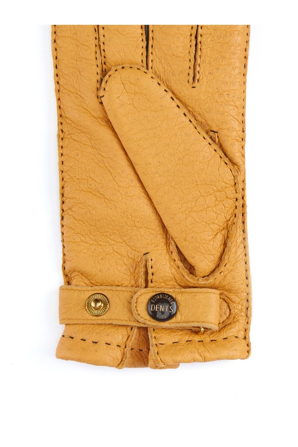 햄튼 페커리 장갑 - 코르크는 부드러운 촉감의 페커리 가죽으로 제작되어 가을, 겨울철 보온성을 높여주는 장갑입니다. 코르크 베이지 컬러에 무지 디자인으로, 클래식, 미니멀, 캐주얼 스타일 모두에 잘 어울립니다. 출근룩이나 데이트룩에 포인트 아이템으로 활용하기 좋으며, 버튼 디테일이 고급스러운 느낌을 더합니다. 두꺼운 두께감으로 추운 날씨에도 따뜻하게 손을 보호해 줍니다.
