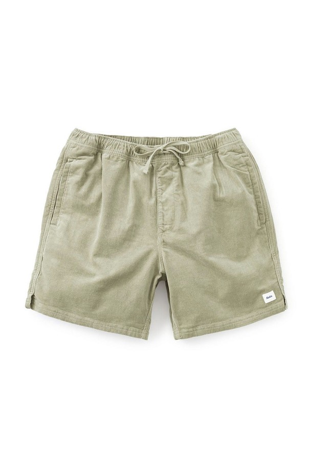 코듀로이 로컬 반바지 - 데저트 세이지는 남성용 반바지로, 봄, 여름 시즌 일상에서 편안하게 착용하기 좋습니다. 코듀로이, 면, 스판덱스 혼방 소재로 제작되었으며, 클래식한 레귤러핏과 무릎 위 기장으로 편안한 실루엣을 연출합니다. 데저트 세이지, 블랙 워시, 오버캐스트 실버 버치, 트레이드 윈드 웜 그레이 등 다양한 컬러 옵션으로 제공되며, 밴딩 처리되어 활동성을 더했습니다.
