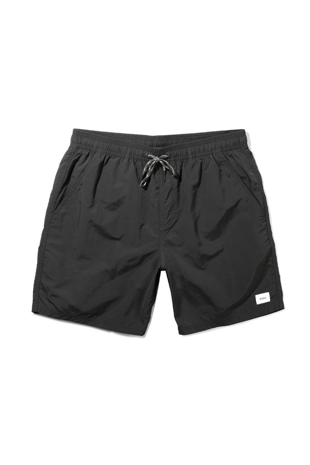 풀사이드 볼리 보드숏 - 블랙 워시는 여름철 서핑이나 일상에서 편안하게 입을 수 있는 남성용 숏 보드숏입니다. 얇은 두께의 나일론 소재로 제작되었으며, 블랙 워시 색상의 무지 패턴이 특징입니다. 레귤러핏에 엘라스틱 밴드와 앞면 슬래시 포켓, 내부 실용적 포켓이 있어 편리하며, 메쉬 안감으로 쾌적한 착용감을 제공합니다.
