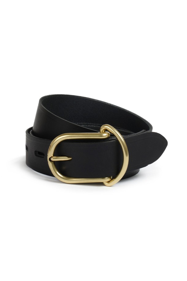 망셰트 벨트 30mm - 누아르 블랙은 남녀 공용으로 착용 가능한 클래식하고 미니멀한 디자인의 벨트입니다. 베지터블 풀그레인 소가죽 소재로 제작되어 부드러운 촉감과 두꺼운 두께감을 자랑하며, 버클형 잠금 방식으로 사이즈 조절이 용이합니다. 블랙 컬러에 무지 패턴으로 어떤 스타일에도 잘 어울리며, 황동 하드웨어와 수작업, 장인 사인이 더해져 고급스러움을 더합니다. 일상생활에서 폭넓게 활용할 수 있는, 소장 가치를 높이는 벨트입니다.
