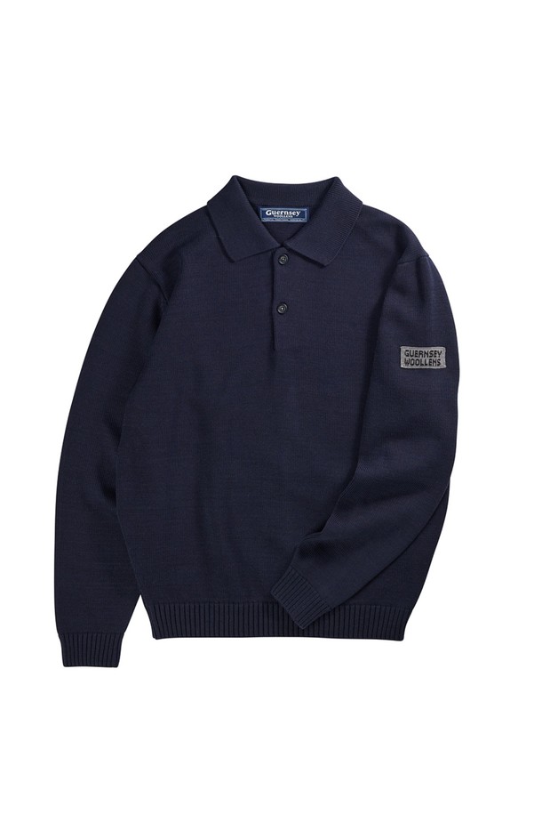 머서라이즈 코튼 카라 니트 - 네이비는 부드러운 촉감과 실키한 광택을 자랑하는 머서라이즈드 코튼 소재의 니트입니다. 봄, 가을에 착용하기 좋으며, 중간 두께감으로 보온성과 통기성을 갖췄습니다. 베이직하고 클래식한 스타일로 출근룩, 비즈니스 캐주얼, 데이트룩 등 다양한 TPO에 활용 가능합니다. 레귤러핏에 카라넥 디자인, 골지 패턴과 긴 소매가 특징이며, 필링 및 수축 저항성을 높였습니다. 완전 패셔닝 구조와 패치 디테일로 완성도를 높인, 미니멀하고 클래식한 무드의 니트입니다.
