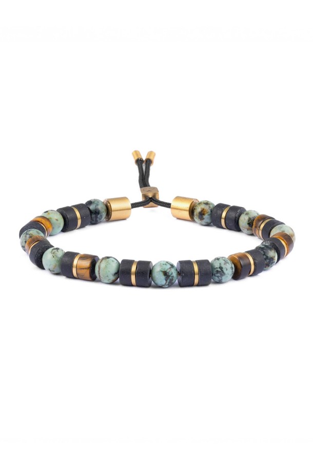 브론타이드 6 팔찌 - 시바타X골드는 캐주얼 스타일의 팔찌입니다. 시바타와 골드 컬러 조합의 스테인리스 스틸과 선박 로프 소재로 제작되었으며, S, M, L 세 가지 사이즈로 제공됩니다. 천둥번개 모티브의 6mm 두께 디자인에 손바느질과 매듭 디테일이 더해져 유니크함을 더합니다. 방수, 내구성, 내변색 기능으로 해양 스포츠를 즐길 때도 착용 가능하며, 레이어드하여 스타일리시하게 연출할 수 있습니다. 휴가룩, 리조트룩, 여행룩에 포인트를 더하여 미니멀하고 세련된 스타일을 완성해보세요.
