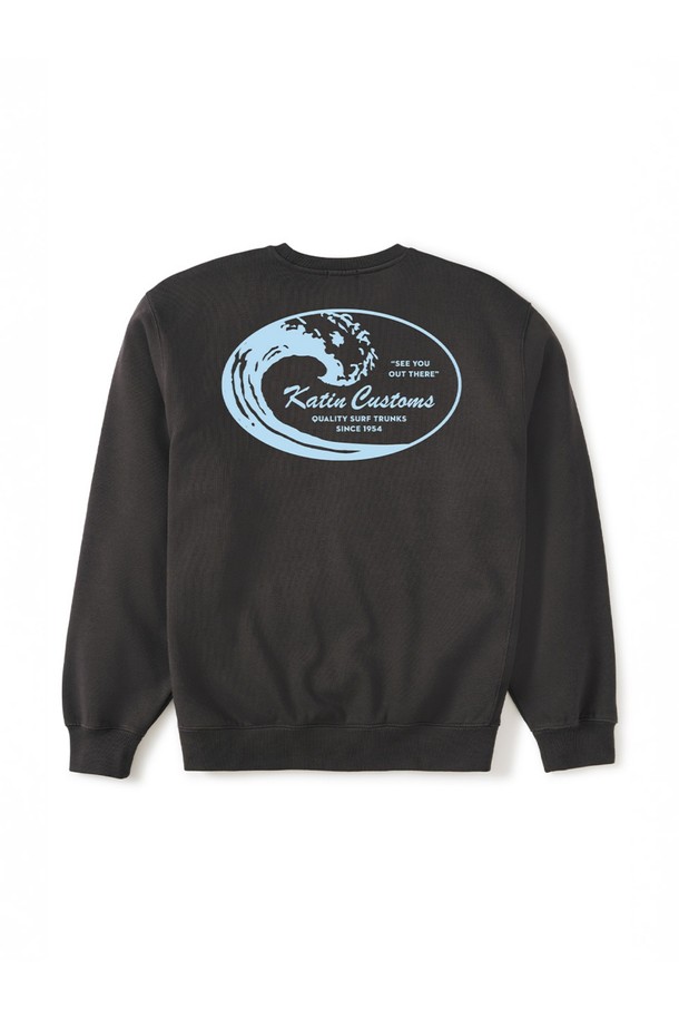 타이달 크루넥 스웻셔츠 - 블랙 워시는 캐주얼과 스트릿 스타일을 넘나드는 매력적인 상의입니다. 릴랙스 핏으로 편안함을 더하며, 면과 폴리에스테르 혼방 소재로 제작되어 부드러운 촉감을 자랑합니다. 빈티지 워싱 처리된 블랙 워시 컬러는 은은한 멋을 더하고, 캘리포니아 서핑샵에서 영감을 얻은 프린트가 돋보입니다. 라운드넥에 긴 소매 기장으로 사계절 내내 레이어드하여 다양한 스타일을 연출할 수 있으며, 여행룩, 캠핑룩 등 TPO에 구애받지 않고 폭넓게 활용하기 좋습니다.
