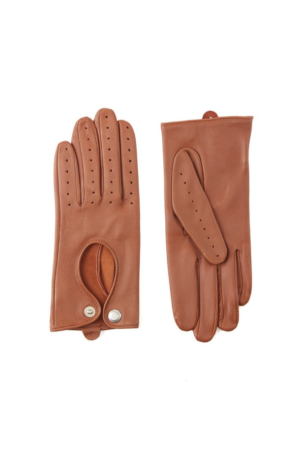 트럭스턴 여성 드라이빙 장갑 - 꼬냑은 부드러운 헤어쉽 가죽과 풀그레인 가죽을 사용하여 제작된 여성용 장갑입니다. 은은한 광택과 얇은 두께감, 손의 움직임을 고려한 입체적 설계가 특징이며, 밀착핏으로 편안한 착용감을 선사합니다. 통풍구멍과 하프 피겨 봉제 디테일은 클래식, 미니멀, 시크한 스타일을 연출하며, 봄, 가을, 겨울 계절에 드라이빙 또는 일상용으로 착용하기 좋습니다. 3-4면의 입체적 패턴 설계와 내구성이 강한 가죽으로 제작되어 오랫동안 사용할 수 있으며, 손목까지 오는 짧은 길이감으로 세련된 룩을 완성합니다.
