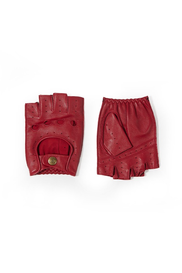 스네터튼 드라이빙 장갑 - 베리 색상은 남성용으로, 클래식하고 미니멀한 스타일을 추구하는 분들을 위한 제품입니다. 고지대 헤어쉽 가죽과 풀그레인 레더를 사용하여 부드러운 촉감과 자연스러운 주름, 스크래치가 특징이며, 얇은 두께로 여름철 드라이빙에 적합합니다. 핑거리스 디자인과 손등 통기구, 손바닥 그립 강화, 그리고 프릭심 스티칭은 기능성을 더합니다. 사이즈 조절 기능과 통기성을 갖춰 편안한 착용감을 제공합니다. 베리 색상은 세련된 분위기를 연출합니다.
