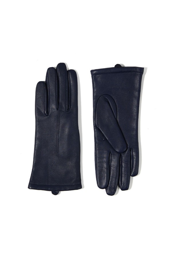 지니 여성 가죽장갑 - 네이비는 가을, 겨울철 여성의 손을 따뜻하게 보호해 줄 장갑입니다. 부드러운 가죽 소재로 제작되어 편안한 착용감을 선사하며, 얇은 두께로 디자인되어 답답함 없이 일상생활에서 활용하기 좋습니다. 무지 디자인과 네이비 컬러는 어떤 스타일에도 잘 어울려 출근룩이나 미니멀, 클래식한 스타일에 매치하기 용이합니다. 보온 기능을 갖춰 추운 날씨에도 따뜻함을 유지할 수 있습니다.
