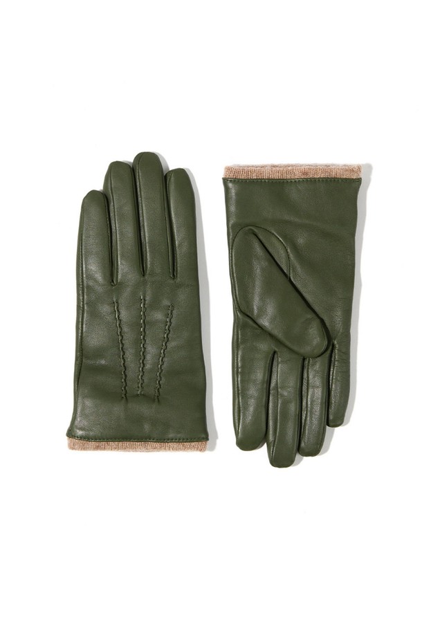 세련된 스타일을 완성하는 로레인 여성 가죽 장갑입니다. 부드러운 가죽 소재로 제작되어 따뜻하고 편안한 착용감을 선사하며, 세련된 세이지 컬러가 어떤 스타일에도 잘 어울립니다. 가을, 겨울철 보온성을 책임지는 필수 아이템으로, 무지 디자인에 클래식하고 미니멀한 감성을 더했습니다. 일상 속에서 당신의 손을 따뜻하게 보호하세요.
