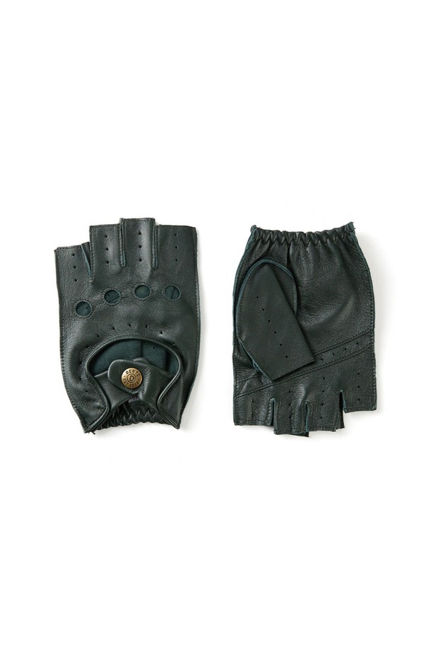 스네터튼 드라이빙 장갑 - 그린은 클래식하고 미니멀한 스타일을 추구하는 분들을 위한 아이템입니다. 부드러운 가죽 소재에 손가락 없는 반장갑 디자인으로, 봄, 가을 드라이빙 시 손등의 통기성을 높였습니다. 그린 컬러와 무지 패턴이 세련된 느낌을 주며, 버튼 디테일이 포인트입니다. 데이트룩 또는 모임룩에 매치하여 스타일리시함을 더할 수 있습니다.
