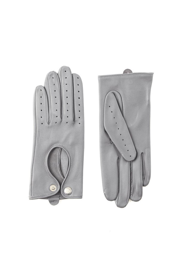 트럭스턴 여성 드라이빙 장갑 - 도브 그레이는 부드러운 헤어쉽 가죽 소재에 은은한 광택이 감도는 여성용 장갑입니다. 클래식한 디자인으로, 손가락 통풍 구멍과 하프 피켓 봉제가 돋보입니다. 얇고 타이트핏으로 제작되었으며, 손목까지 오는 짧은 길이감의 디자인입니다. 가죽 가장자리를 노출하여 고급스러움을 더했으며, 풀그레인 가죽을 사용하여 내구성을 높였습니다. 여름, 겨울철 운전 및 패션 연출에 적합하며, 데이트룩, 쇼핑룩, 겨울 데일리룩 등 다양한 TPO에 클래식, 미니멀, 시크한 스타일을 더할 수 있습니다.

