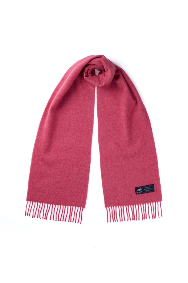 메리노울 머플러 25cm - 핑크는 부드러운 촉감과 뛰어난 보온성을 자랑하는 머플러입니다. 멜란지 기법으로 7가지 색상을 혼합하여 은은하고 세련된 핑크 컬러를 연출하며, 무지 디자인에 프린지 장식으로 포인트를 더했습니다. 메리노울 소재는 흡습, 향균, 통기 기능이 뛰어나 쾌적함을 유지하며, 형태 유지력이 우수하여 오랫동안 변형 없이 착용할 수 있습니다. 가을, 겨울철 데일리룩, 산책룩, 모임룩 등 다양한 TPO에 매치하여 클래식, 미니멀, 캐주얼 스타일을 연출해보세요. 필링을 최소화하여 관리가 용이하며, 부드러운 착용감으로 편안함을 선사합니다.
