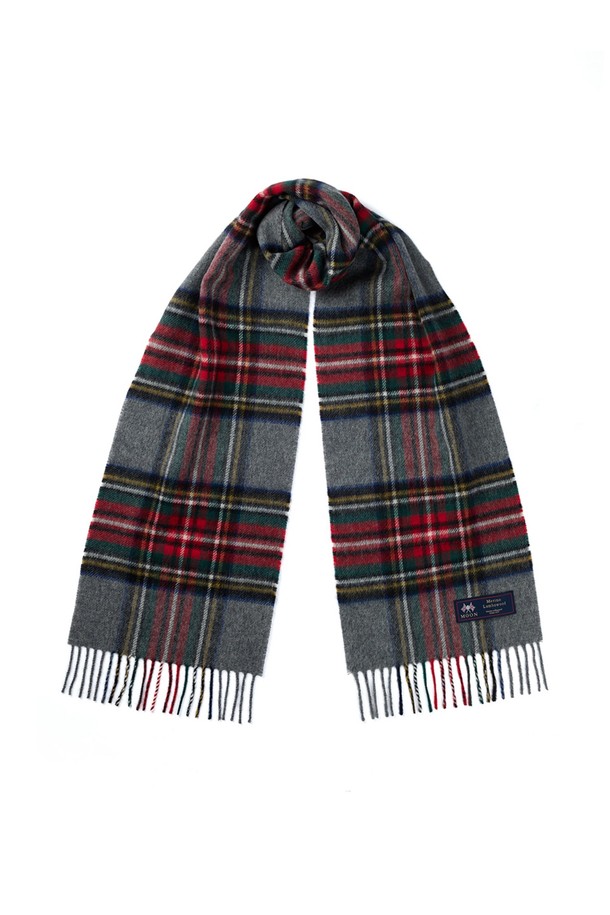 메리노울 머플러 25cm - 그레이 스튜어트는 부드러운 메리노 램스울 소재로 제작되어 가을과 겨울철 따뜻함을 선사합니다. 클래식하고 베이직한 스타일의 체크 패턴과 얇은 두께감으로 다양한 룩에 활용하기 좋습니다. 밀란지 기법을 사용하여 최대 8가지 색상을 혼합, 빛과 각도에 따라 다채로운 색감 변화를 보여줍니다. 일상, 격식 있는 자리 어디든 잘 어울리며, 보온, 흡습, 통기, 항균, 방취 기능으로 실용성을 더했습니다. 
**TPO:** 겨울 데일리룩, 모임룩, 오피스룩 **STYLE:** 클래식, 미니멀, 캐주얼