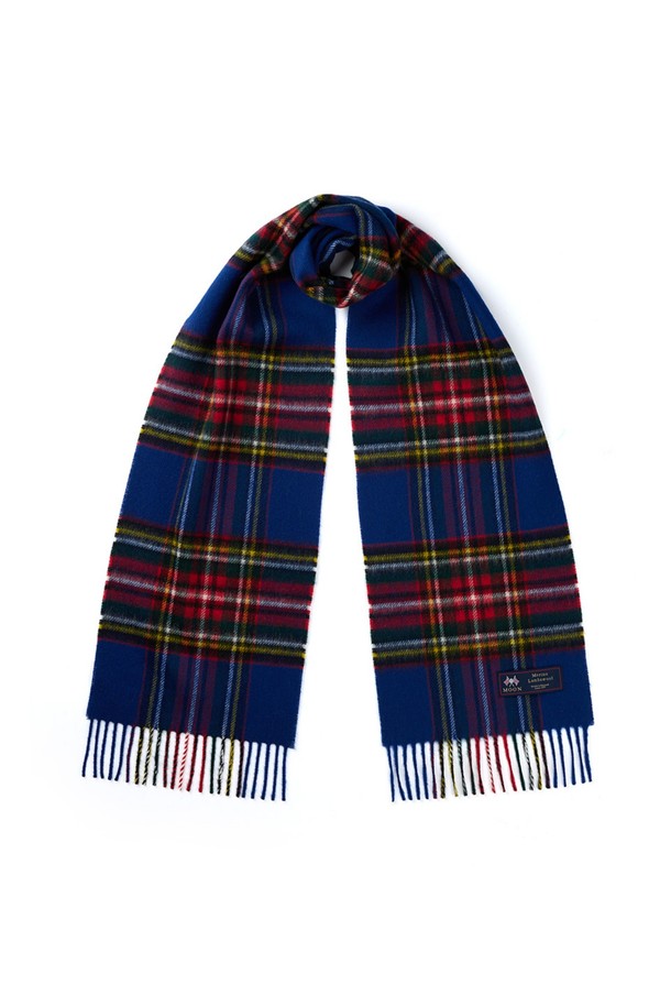 블루 컬러의 메리노울 머플러 25cm입니다. 메리노 램스울 100% 소재로 제작되어 부드러운 촉감과 뛰어난 보온성을 자랑하며, 가을, 겨울철에 따뜻하게 착용할 수 있습니다. 멜란지 기법으로 은은한 멋을 더했으며, 클래식한 체크 패턴과 프린지 디자인이 돋보입니다. 일상, 모임, 카페 등 다양한 TPO에 어울리는 영국 스타일의 머플러로, 미니멀, 캐주얼 룩에 포인트를 더하기 좋습니다. 흡습 및 항균 기능으로 쾌적하게 착용할 수 있습니다.
